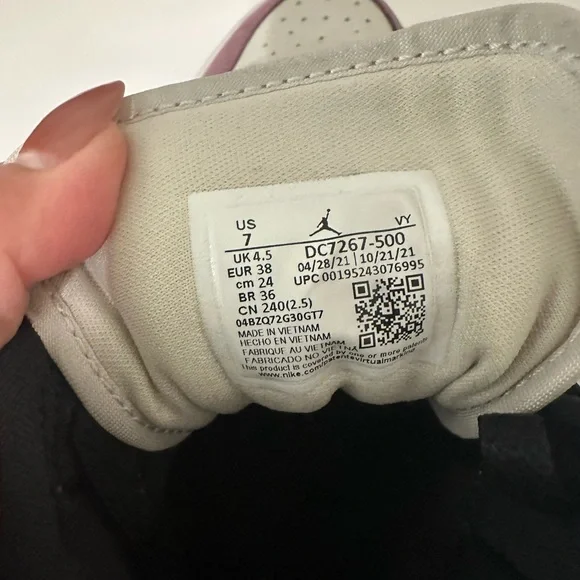 Jordan 1 in Mauve and Black - Picture 6 of 6